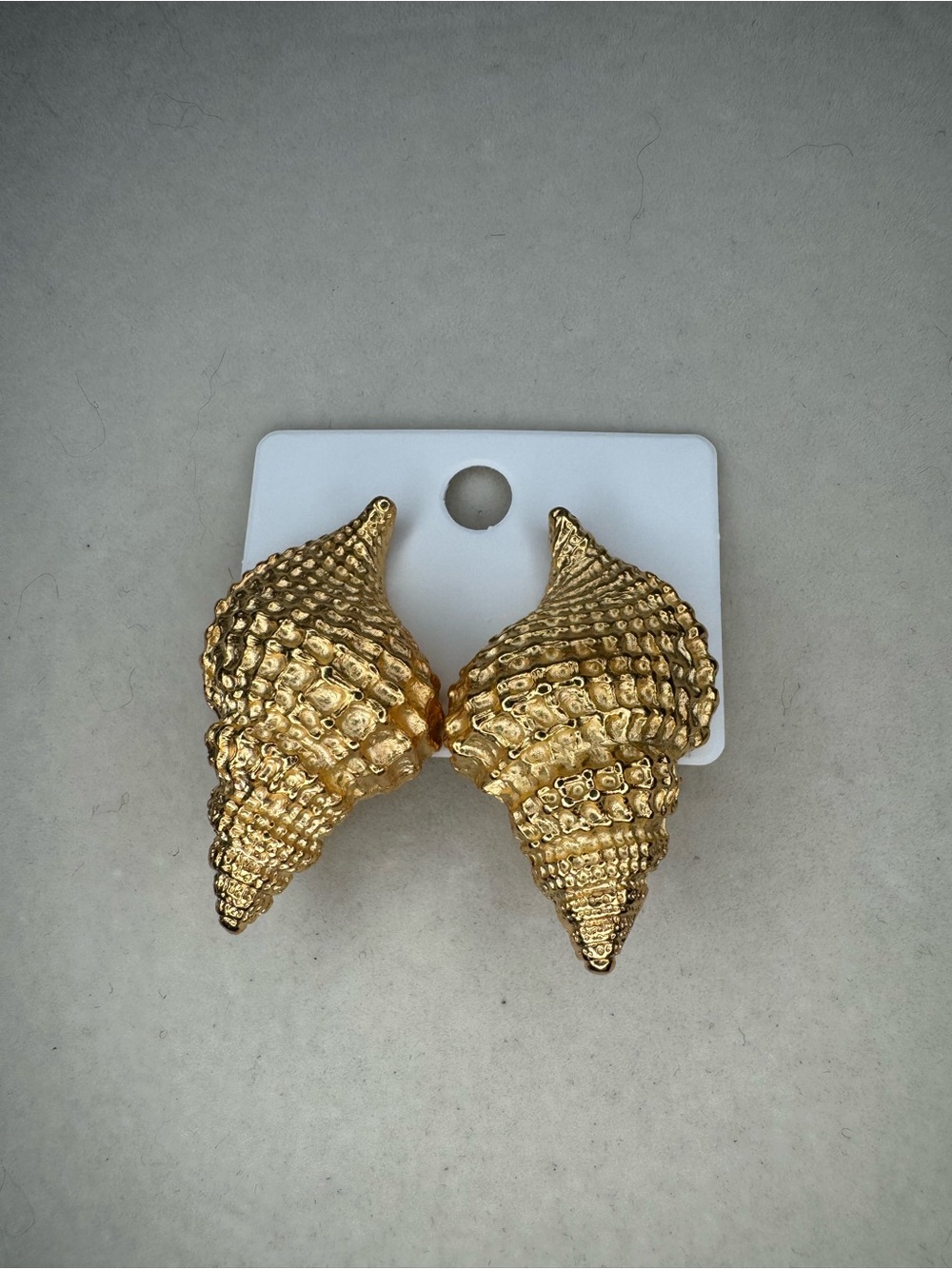 New Lilly’s Gold tone conch Shell Statement Clip-On Earrings